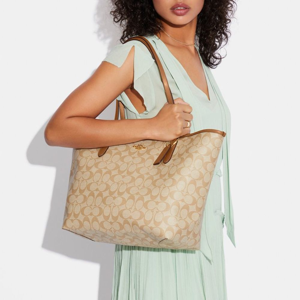 NWT Coach Outlet City Tote Bag In Signature Canvas - Picture 3 of 4